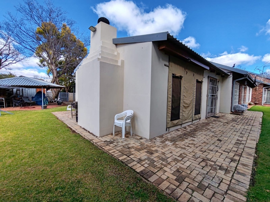 3 Bedroom Property for Sale in Kannoniers Park North West